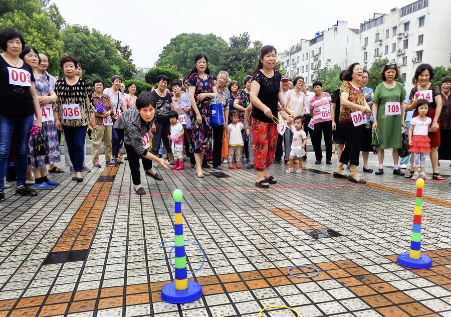 胡兰芬  社区运动会 一角.jpg