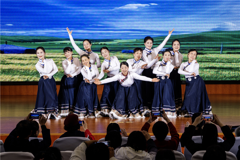 民族舞一班《翻身农奴把歌唱》.jpg 民族舞一班《翻身农奴把歌唱》.jpg