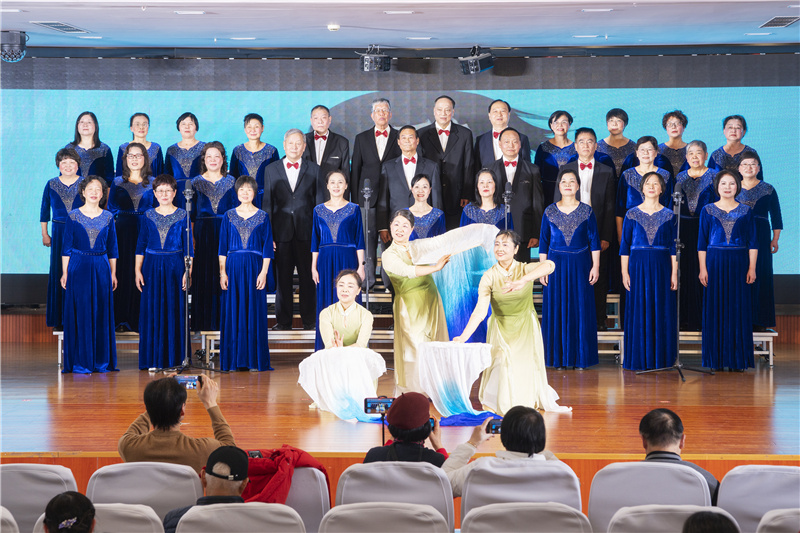 声乐五班《大鱼》.jpg 声乐五班《大鱼》.jpg