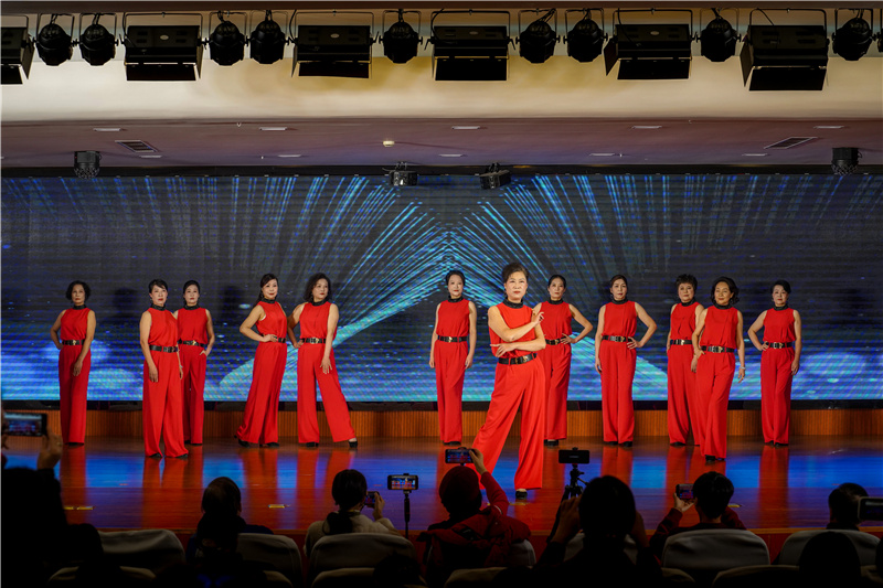 形体精修班《红与黑的宣言》.jpg 形体精修班《红与黑的宣言》.jpg