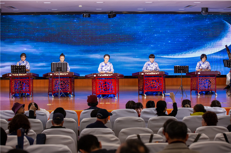 扬琴班《弯弯的月亮》.jpg 扬琴班《弯弯的月亮》.jpg